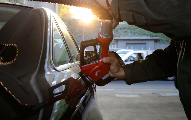 Hacienda mete reversa a cuota complementaria de IEPS para gasolina